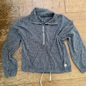 Vuori women’s  Heathered Gray half  Zip-Up XS